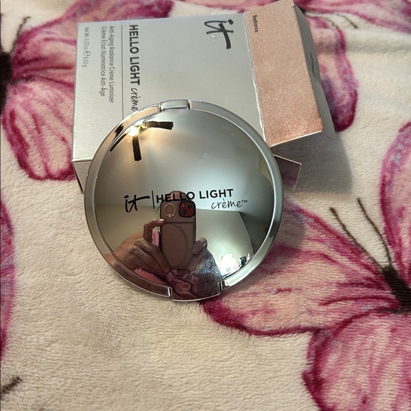 IT Cosmetics Hello Light Crème Luminizer - Gray - Picture 3 of 5